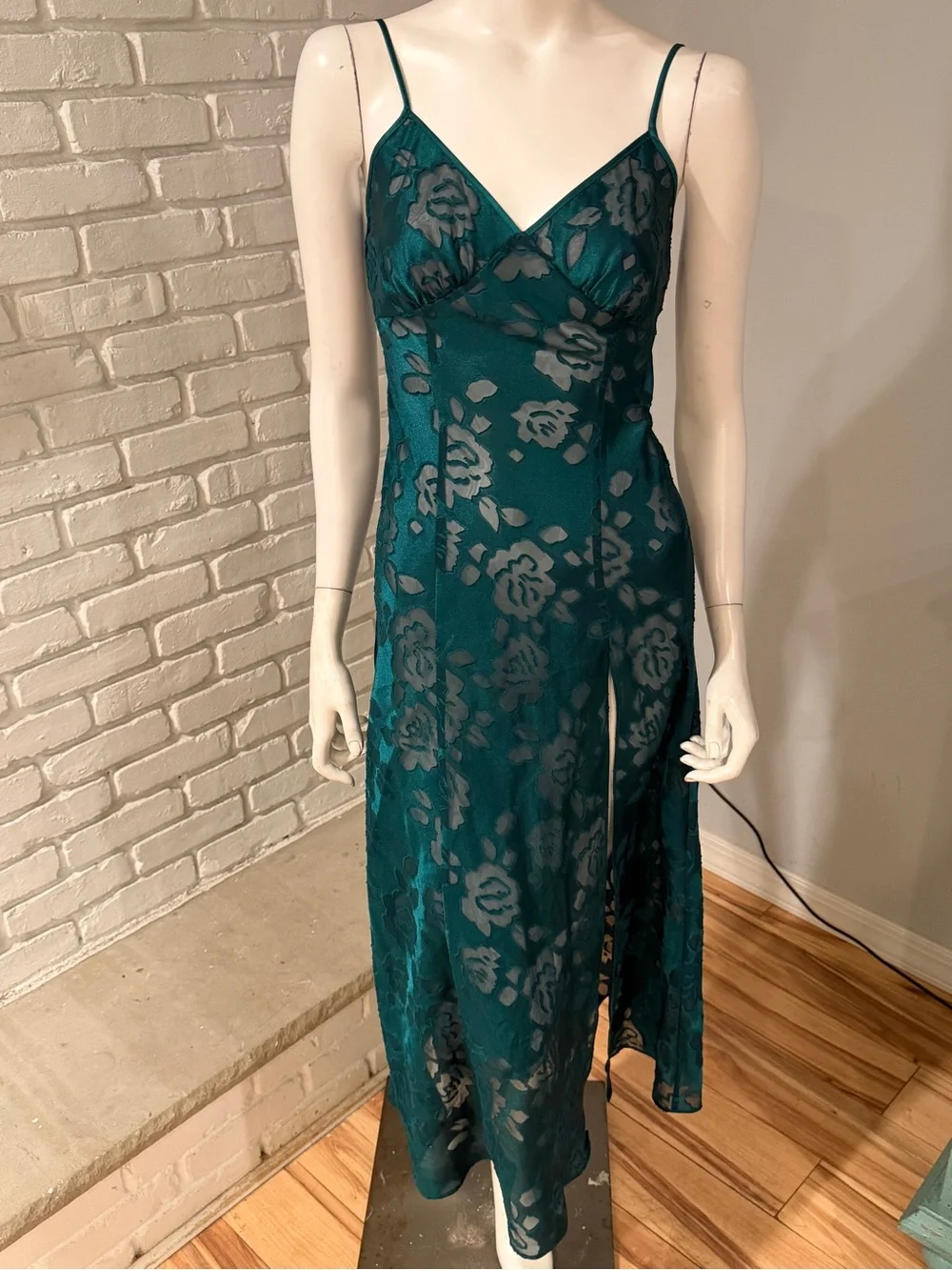 Vintage Gold Label Victoria’s Secret NWT Emerald Burnout Floral Sheer Nightgown